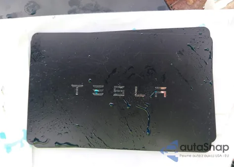 2026 Tesla Model Y Long Range Dual Motor All-Wheel Drive/Long Range Launch Series z USA, uszkodzony, nr VIN 7SAYGDEE7TF427727